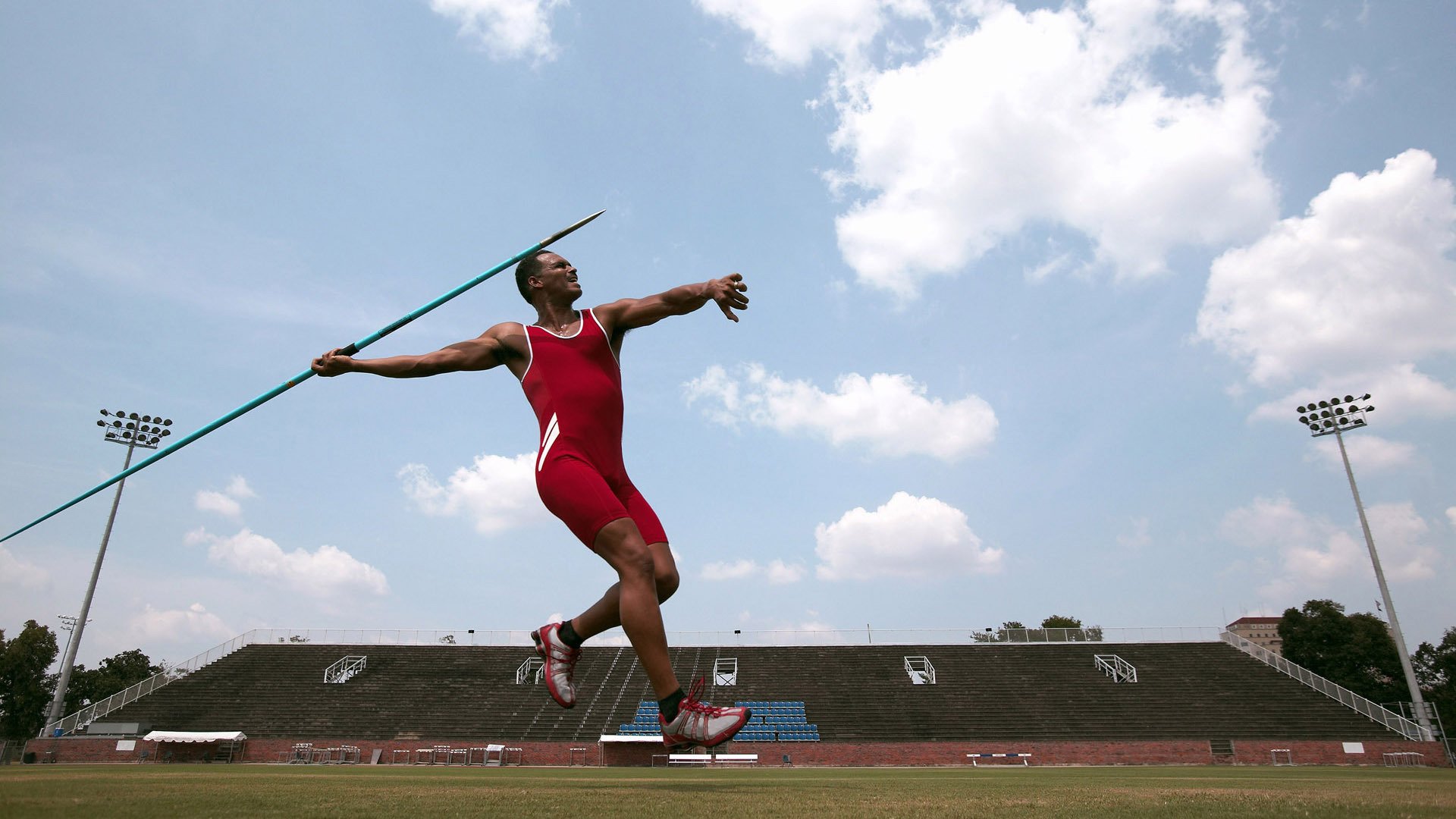 短跑新星闪耀全国田径锦标赛，破纪录夺冠引瞩目