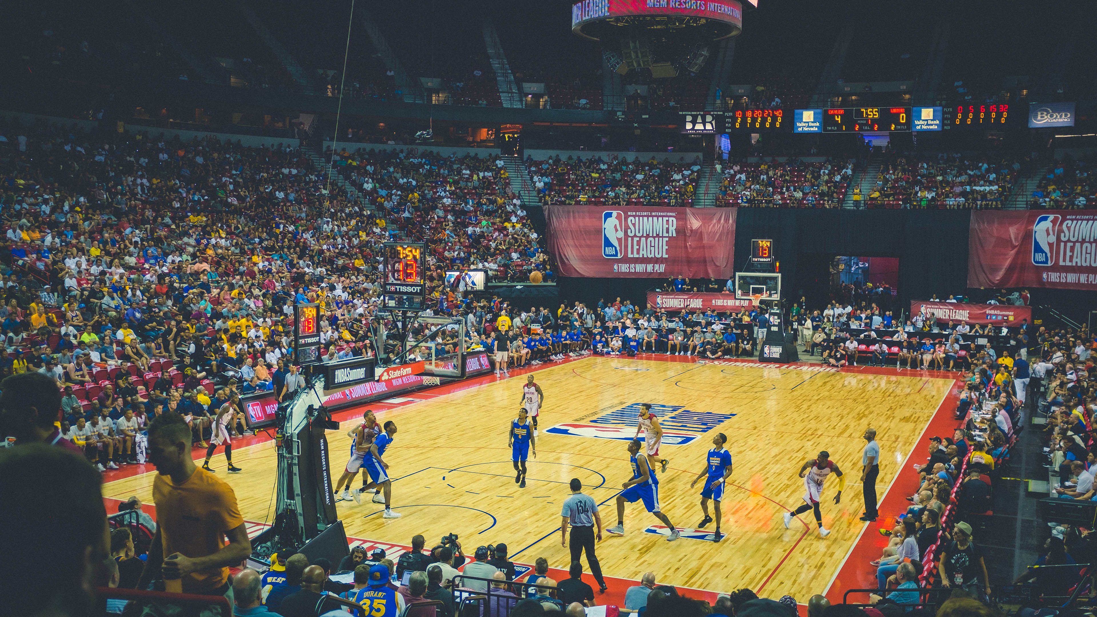 转会市场风云再起，豪门争夺战引爆夏窗热潮