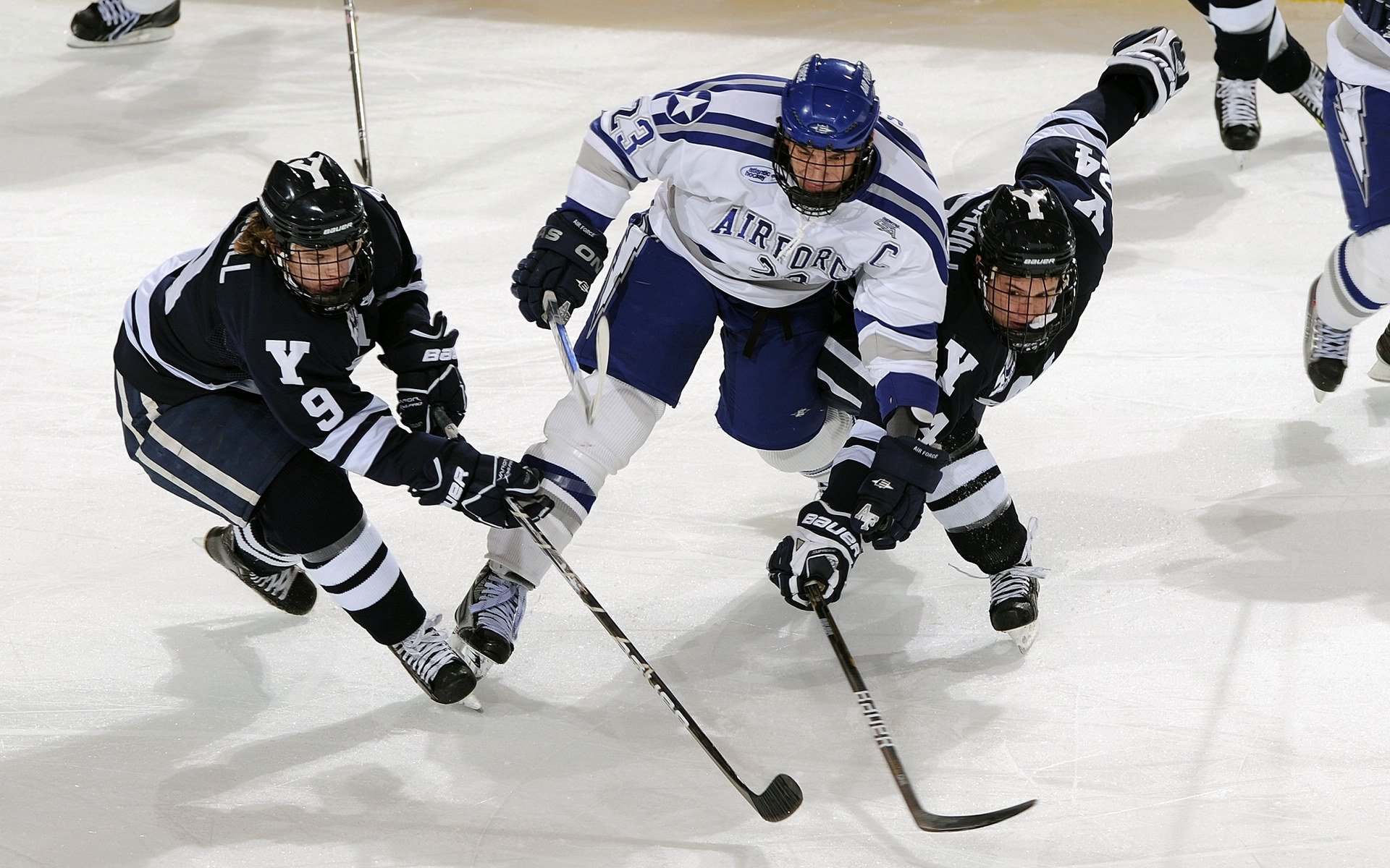 电竞产业蓬勃发展，全球赛事热度再创新高