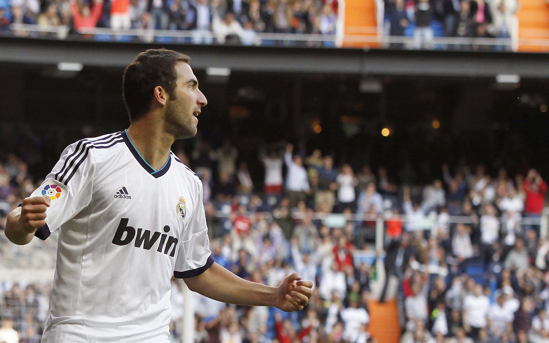 短跑新星闪耀全国锦标赛,破纪录夺冠引关注